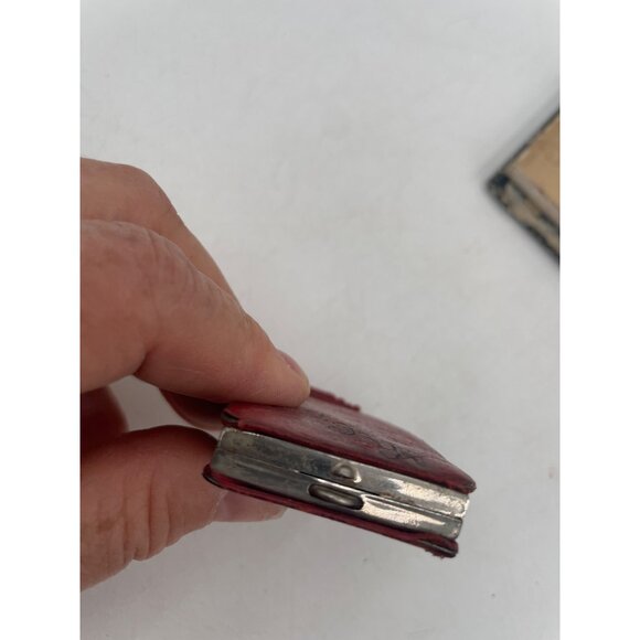 Vintage Red Mini Leather Compact With Mirror & Powder Puff In Textured Black Box - Picture 5 of 10